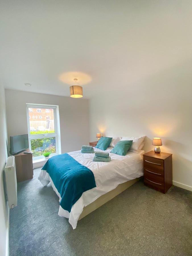 2 Double Beds Or 4 Singles, 2 Bathrooms, Free Parking, Smart Tv'S, Close To Gunwharf Quays, Beach & Historic Dockyard ポーツマス エクステリア 写真