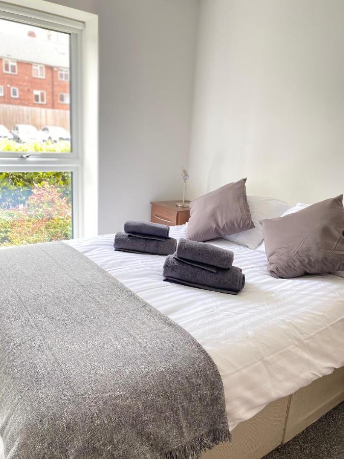2 Double Beds Or 4 Singles, 2 Bathrooms, Free Parking, Smart Tv'S, Close To Gunwharf Quays, Beach & Historic Dockyard ポーツマス エクステリア 写真
